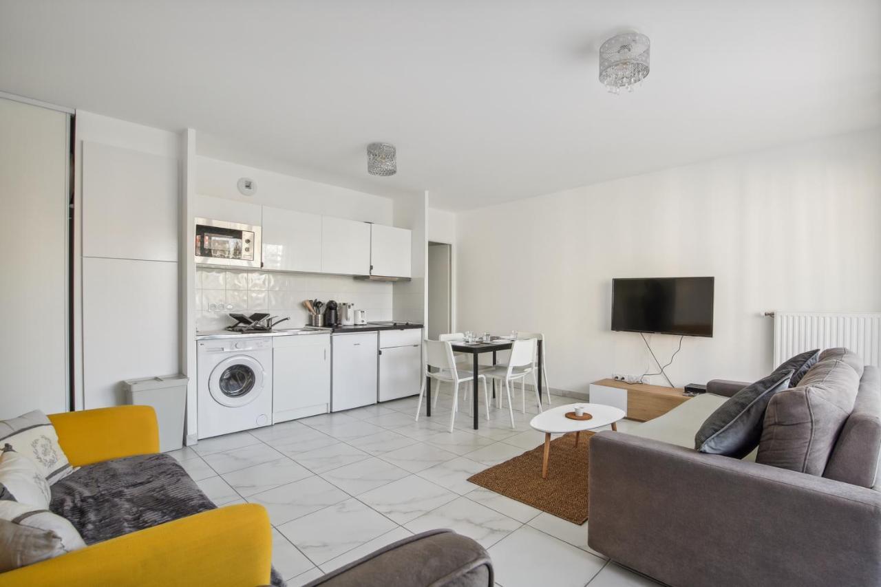 شقة إيفري سور سين  في Chic Apart With Balcony Near Paris المظهر الخارجي الصورة